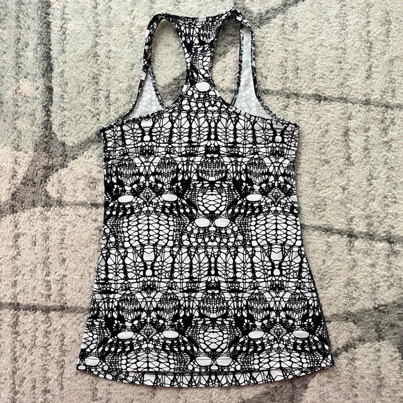 Lace pattern lululemon tank - Picture 2 of 2